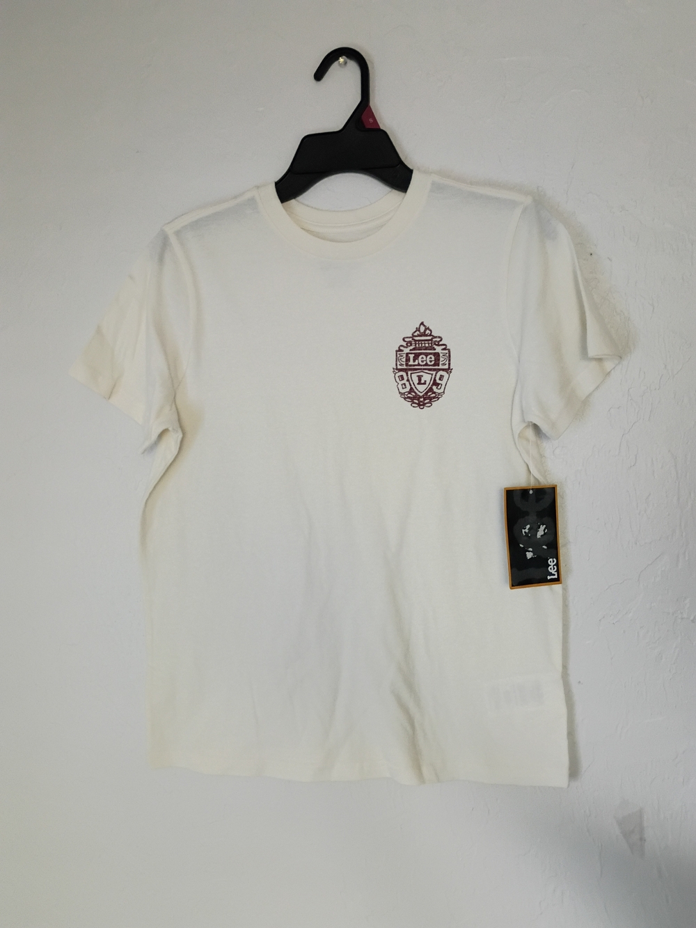Lee Cream Short-Sleeve Tee with Maroon Crest Logo. 0063
